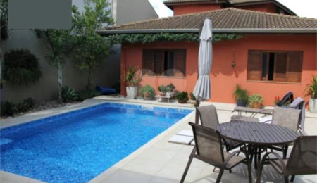 Sobrado à venda com 4 quartos, sendo 2 suítes, em Vila Petrópolis, Atibaia, SP