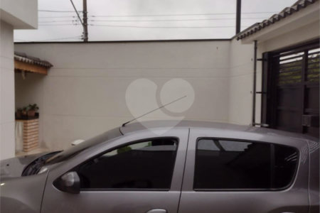Sobrado à venda com 2 suítes em Vila Nivi, São Paulo, SP