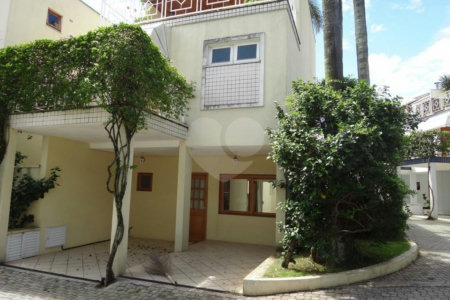 Casa à venda ou para alugar com 4 quartos, sendo 2 suítes, no condomínio Vila Hípica, São Paulo - SP