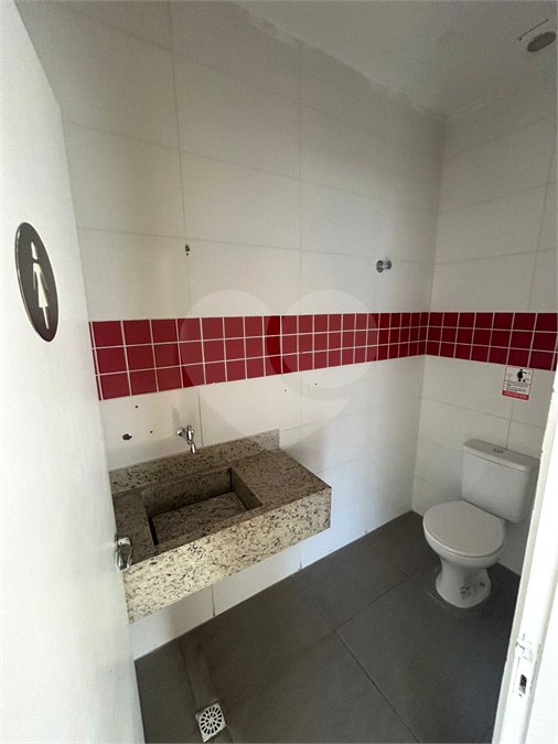 Sobrado à venda com 15 quartos, sendo 3 suítes, em Tucuruvi, São Paulo, SP