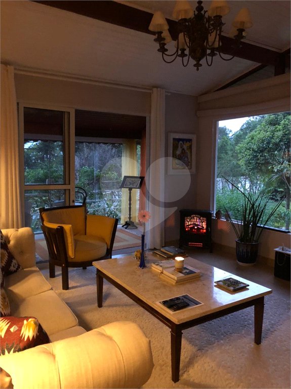 Casa Térrea à venda com 4 quartos, sendo 1 suíte, em Roseira, Mairiporã, SP