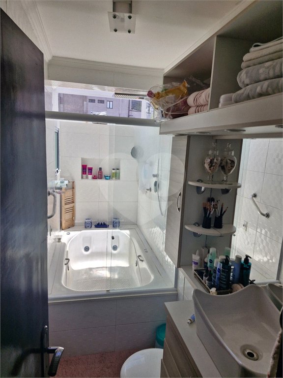 Sobrado à venda com 3 quartos, sendo 1 suíte, em Jardim Caravelas, São Paulo, SP