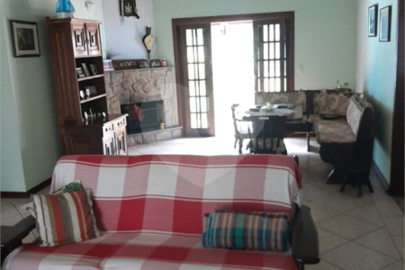 Chácara à venda com 4 quartos, sendo 1 suíte,  em Vila Dom Pedro, Atibaia, SP