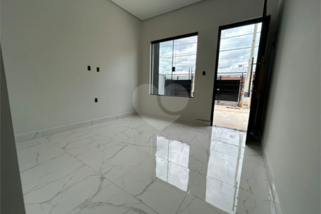Casa de Vila à venda com 2 quartos, sendo 1 suíte, em Vila Nova Sorocaba, Sorocaba, SP