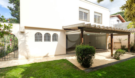 Sobrado à venda com 4 quartos, sendo 2 suítes,  em Alto de Pinheiros, São Paulo, SP
