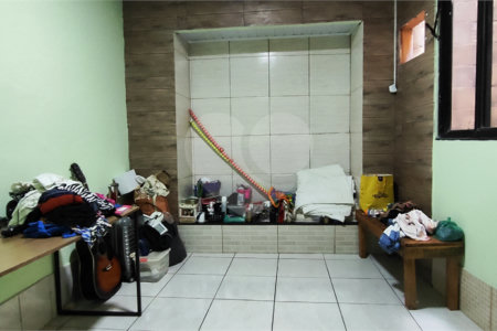 Casa à venda com 5 quartos, sendo 3 suítes, no condomínio Village Texeira Campos, Rio de Janeiro - RJ