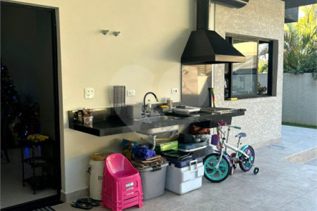 Casa à venda com 3 suítes no condomínio Shamballa 1, Atibaia - SP