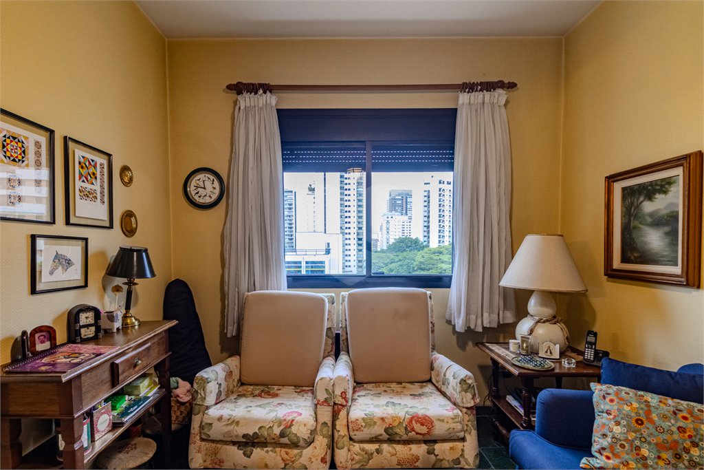 Apartamento à venda com 3 quartos, sendo 2 suítes, em Campo Belo, São Paulo, SP
