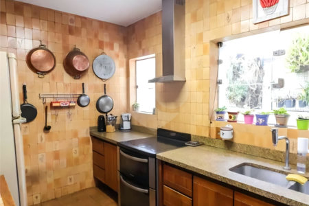 Sobrado à venda com 3 quartos, sendo 1 suíte,  em Vila Universitária, São Paulo, SP