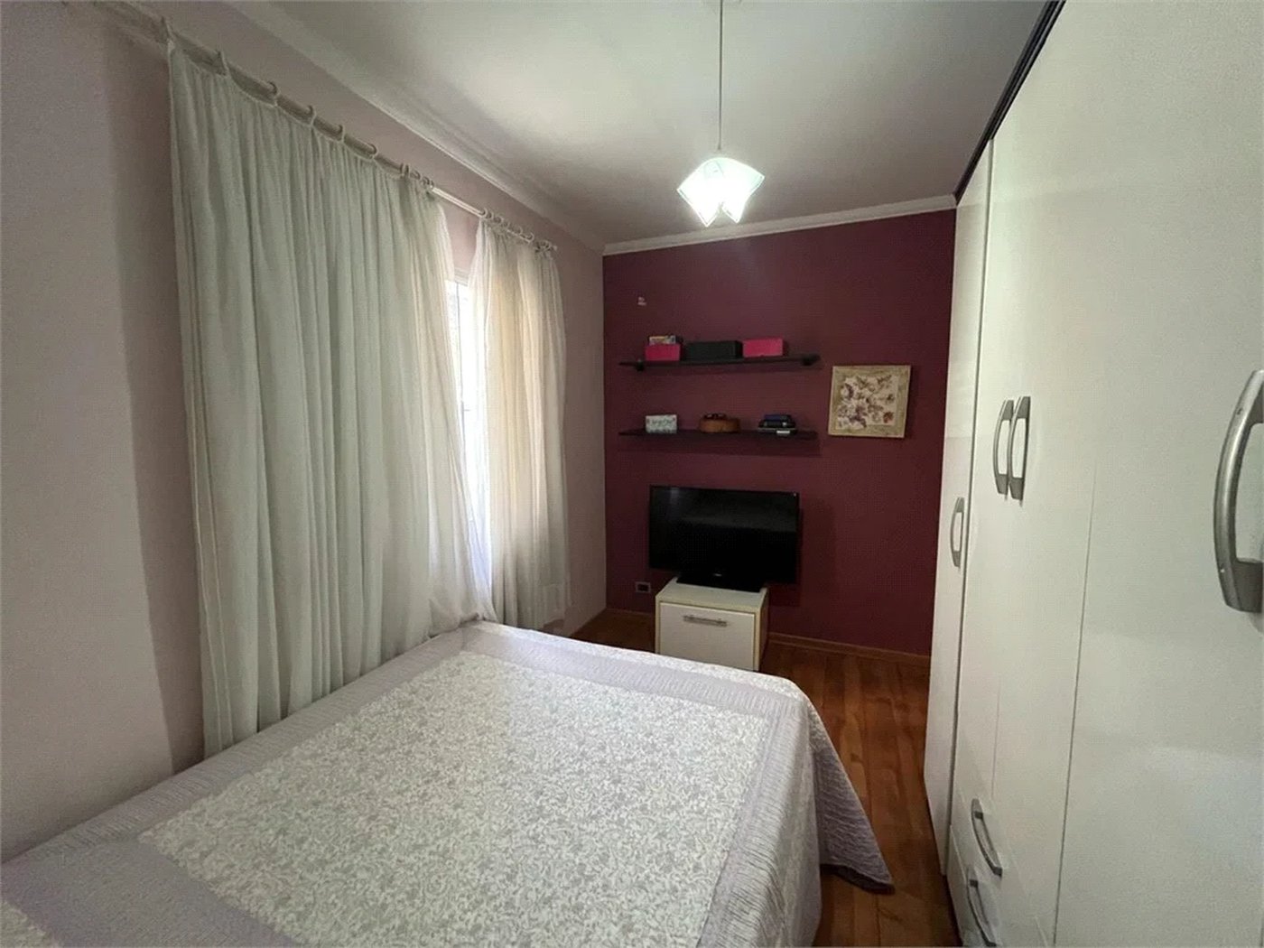 Casa à venda com 3 quartos, sendo 1 suíte,  em Jardim Casablanca, São Paulo, SP