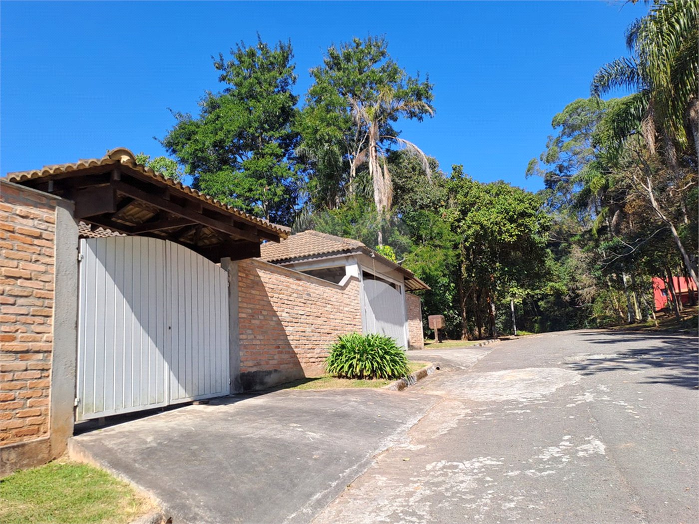 Casa à venda com 3 quartos, sendo 1 suíte, no condomínio Sausalito, Mairiporã - SP
