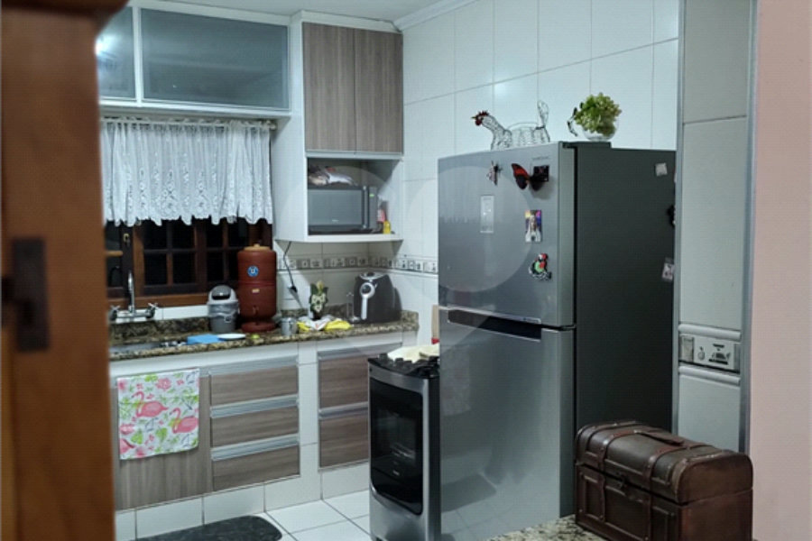 Casa à venda com 4 quartos, sendo 1 suíte, no condomínio Parque Suiça, Caieiras - SP