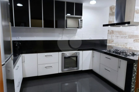 Sobrado à venda com 3 quartos, sendo 1 suíte, em Vila Laís, São Paulo, SP
