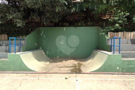 Casa à venda com 4 quartos, sendo 3 suítes,  no condomínio Vila das Flores, São Paulo - SP