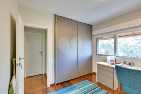 Apartamento à venda com 4 quartos, sendo 3 suítes, em Alto da Boa Vista, São Paulo, SP