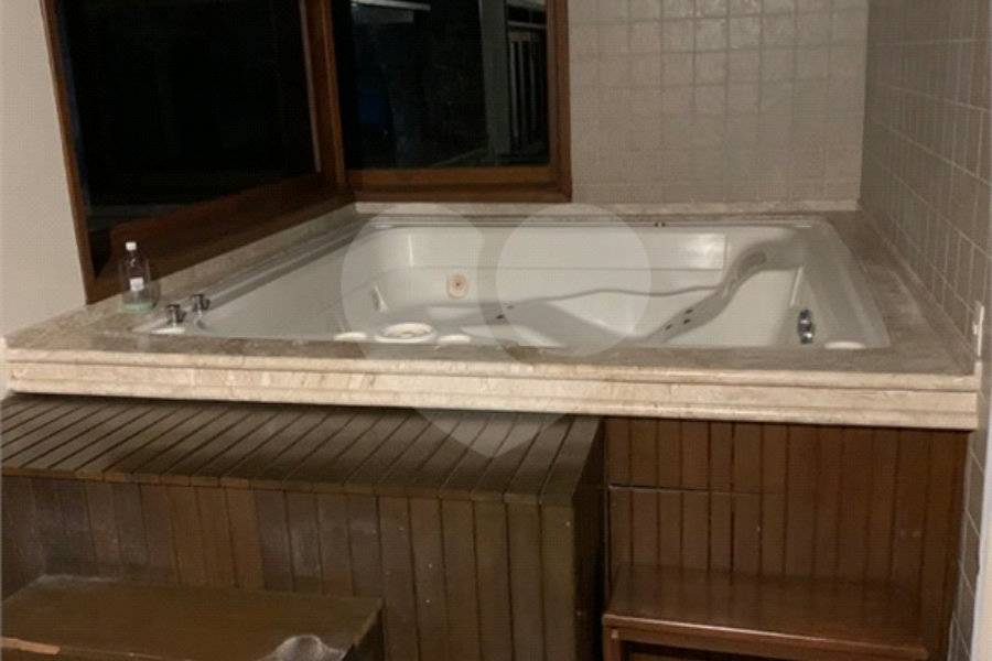 Casa à venda com 5 quartos, sendo 2 suítes, no condomínio Capela do Barreiro, Itatiba - SP