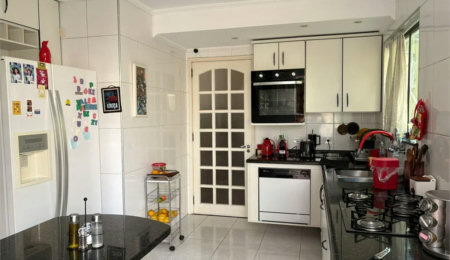 Casa à venda com 3 quartos, sendo 1 suíte, no condomínio Villagio Vicino, São Paulo - SP