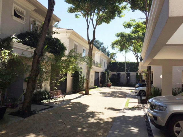 Casa à venda com 4 suítes no condomínio Saint Germain, São Paulo - SP