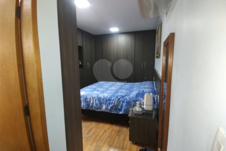 Casa à venda com 2 suítes no condomínio Morada das Hortênsias, São Paulo - SP