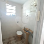 Casa à venda com 4 quartos, sendo 1 suíte, no condomínio Shangri-la, Atibaia - SP