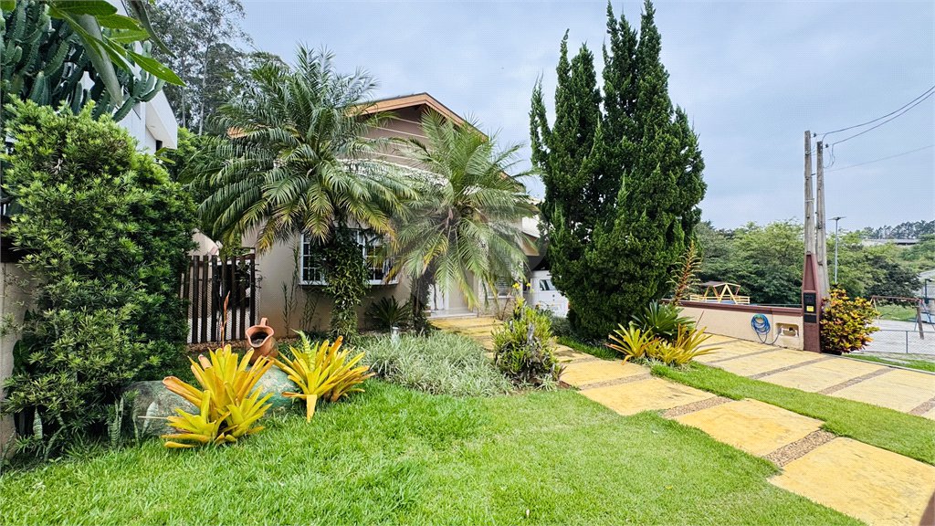 Casa à venda com 3 suítes no condomínio Residencial Delle Stelle, Louveira - SP