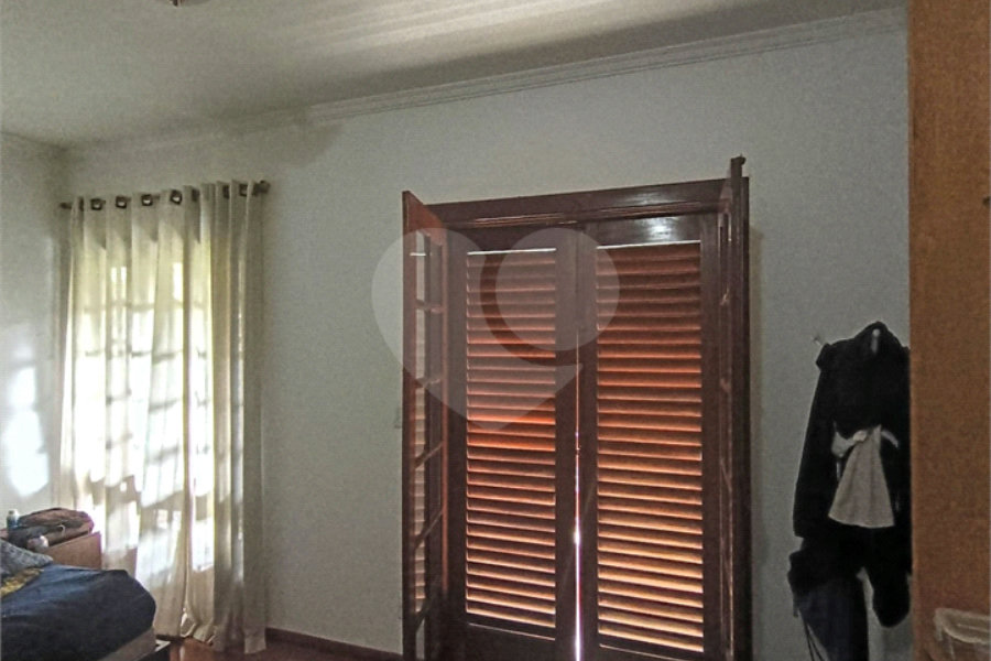 SOBRADO DE 426,0 M² COM 04 SUITES, SALÃO DE FESTAS, 06 VAGAS,06 BANHEIROS E PISCINA PARA LOCAÇÃO OU VENDA NO BARRO BRANCO