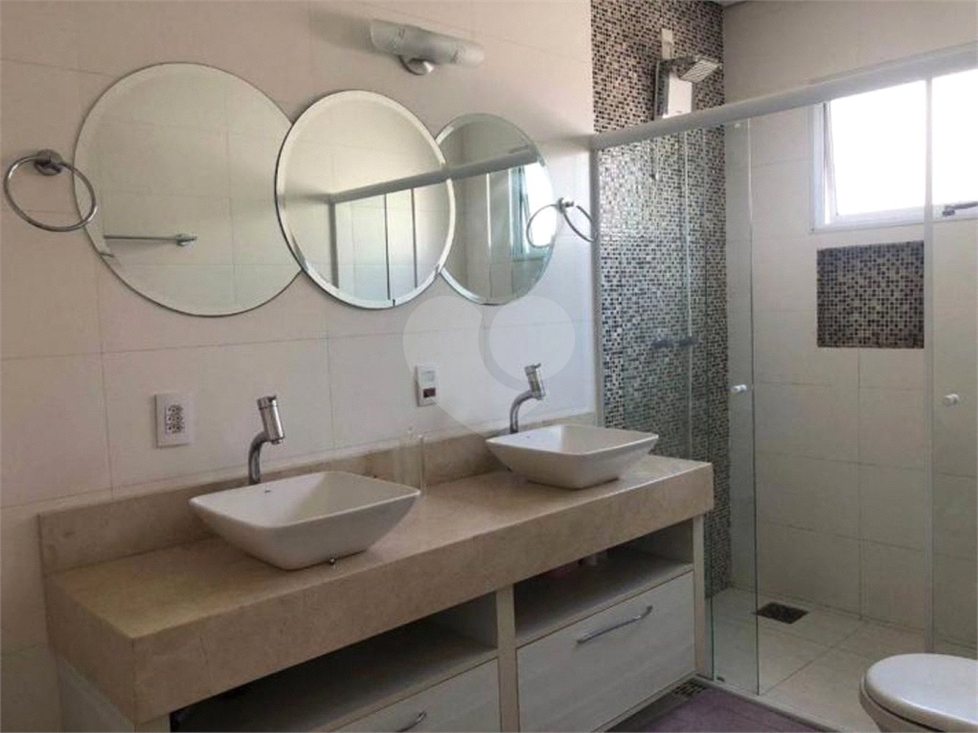 Casa à venda com 4 quartos, sendo 2 suítes, no condomínio Terras de São Francisco, Vinhedo - SP