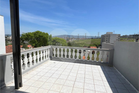 Sobrado à venda com 3 quartos, sendo 1 suíte, em Conjunto Habitacional Brás Cubas, Mogi das Cruzes, SP