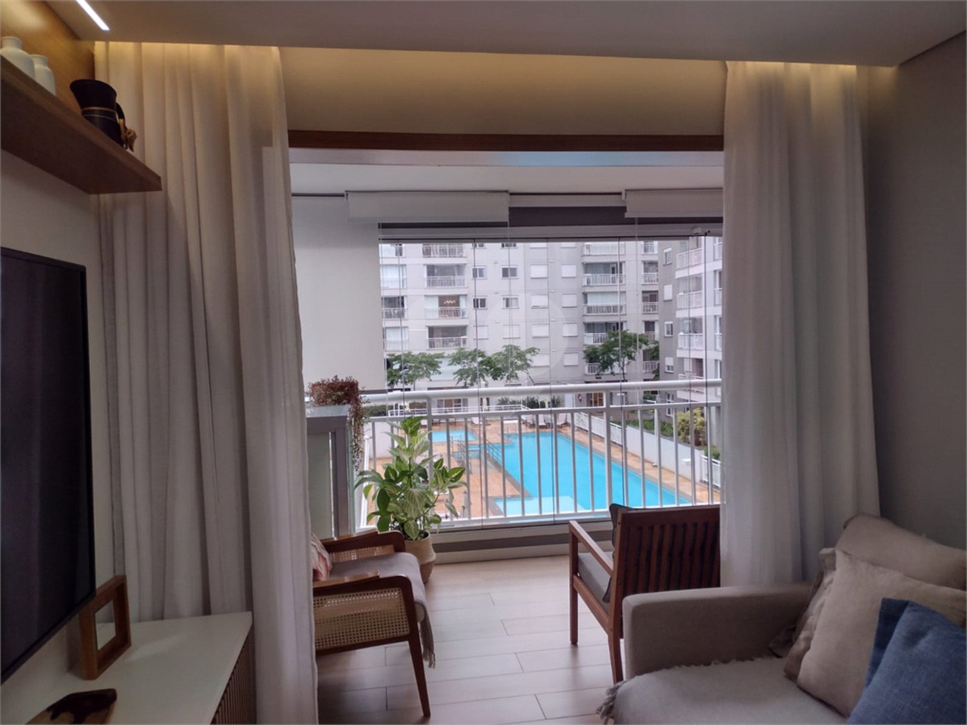 Apartamento à venda com 3 quartos, sendo 1 suíte,  em Campo Grande, São Paulo, SP