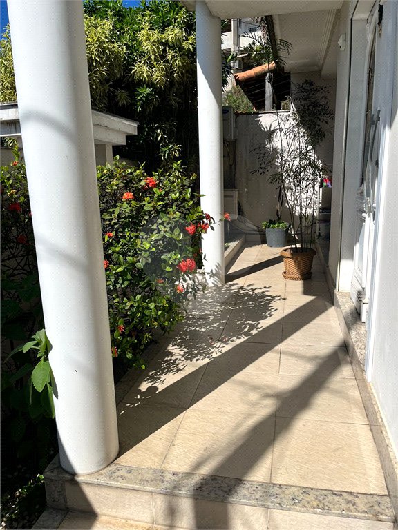 Casa à venda com 3 quartos, sendo 2 suítes, no condomínio Laura Serra, Rio de Janeiro - RJ
