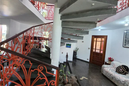 Casa à venda com 4 quartos, sendo 2 suítes,  em Cidade São Francisco, São Paulo, SP