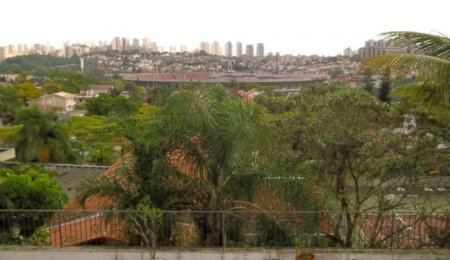 Sobrado à venda com 4 quartos, sendo 2 suítes,  em Jardim Leonor, São Paulo, SP