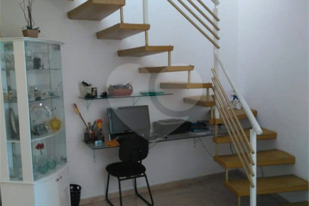 Sobrado à venda com 2 quartos em Jardim São José, Poá, SP