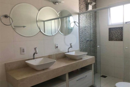 Casa à venda com 4 quartos, sendo 2 suítes, no condomínio Terras de São Francisco, Vinhedo - SP