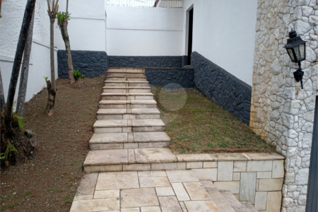 Casa Térrea à venda ou para alugar com 3 quartos, sendo 1 suíte, em Caxingui, São Paulo, SP