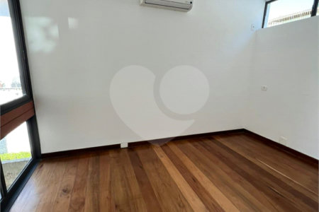 Sobrado para alugar com 5 quartos, sendo 4 suítes, em Jardim Everest, São Paulo, SP