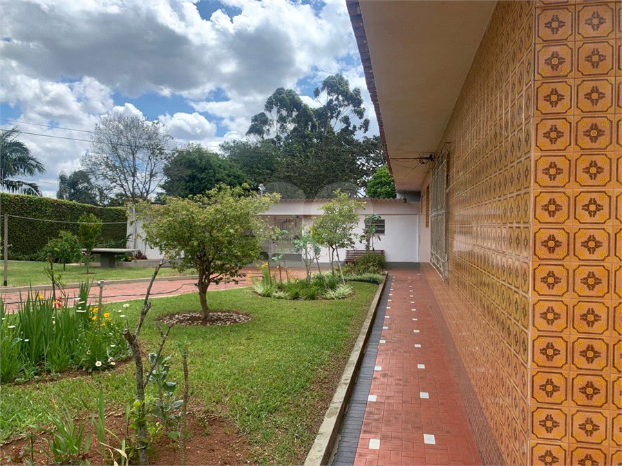 Casa à venda ou para alugar com 6 quartos, sendo 2 suítes, em Parque São George, Cotia, SP