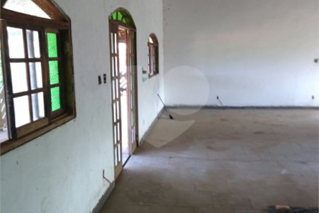 Casa à venda com 5 quartos, sendo 2 suítes, no condomínio Terras de Santa Rosa, Salto - SP