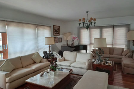 Casa à venda com 5 quartos, sendo 4 suítes, em Jardim São Bento, São Paulo, SP