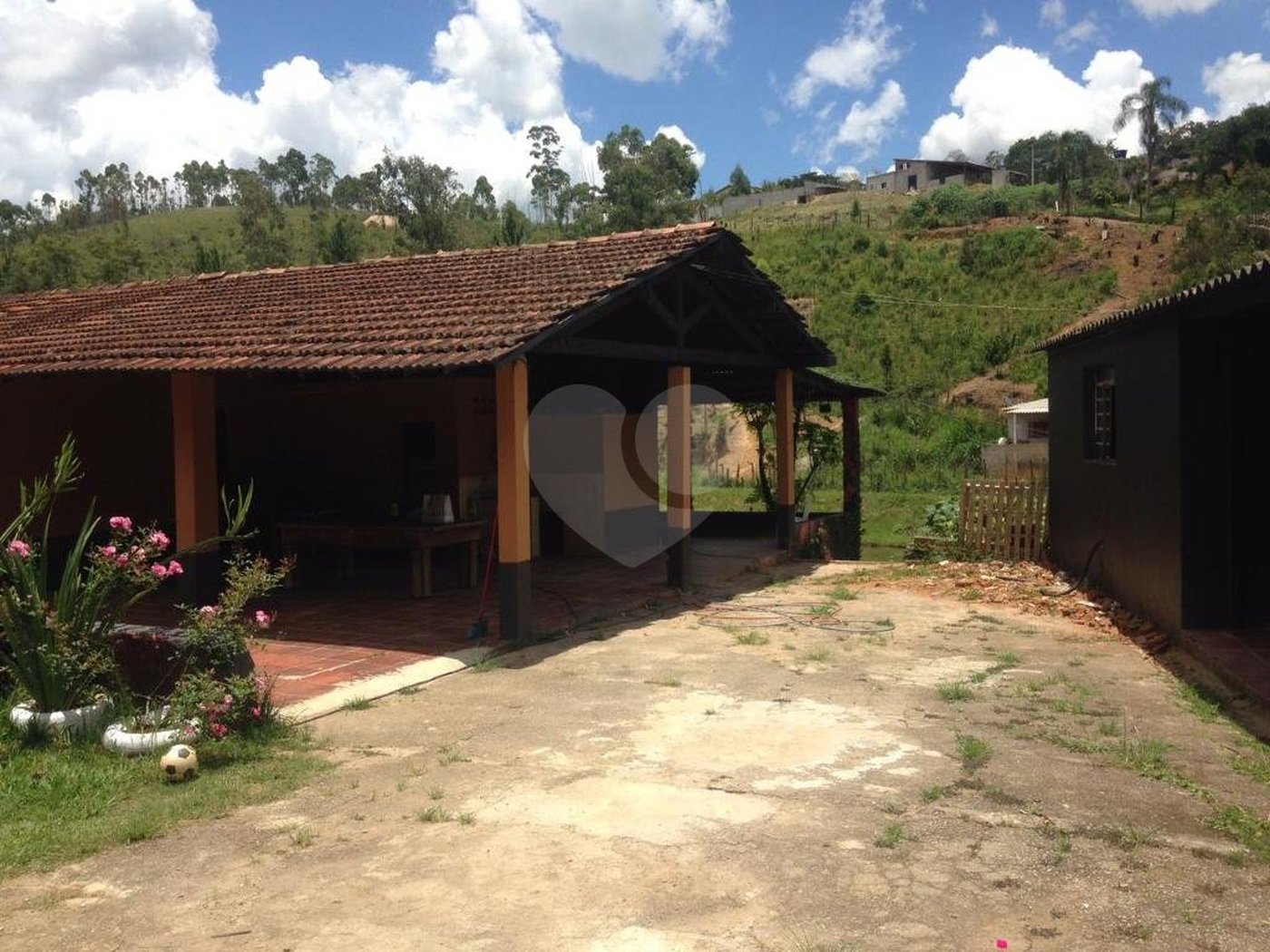 Casa à venda com 6 quartos, sendo 2 suítes,  em Roseira, Mairiporã, SP