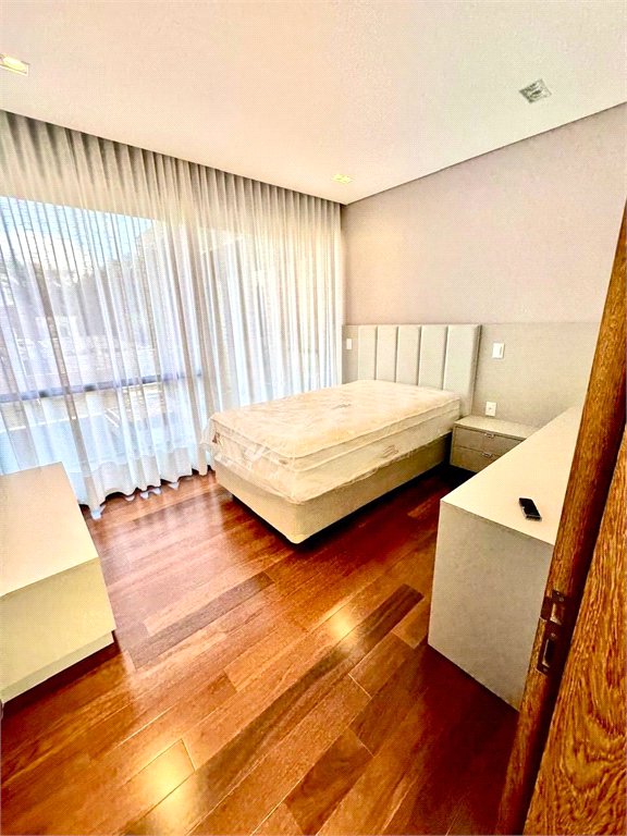 Casa à venda com 4 quartos, sendo 3 suítes, no condomínio Residencial Tivoli Park, Sorocaba - SP