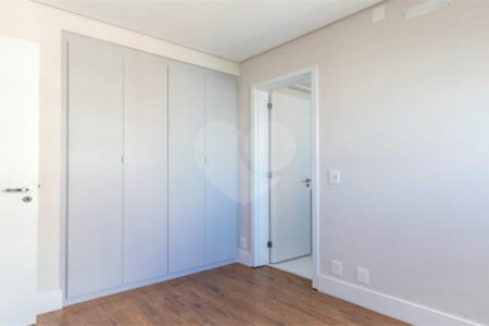 Apartamento à venda com 3 suítes em Moema, São Paulo, SP