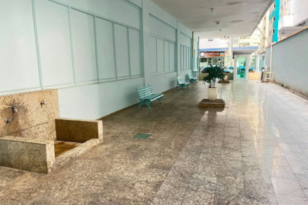 Apartamento na Quadra da Praia na Ponta da Praia – Andar Alto | Excelente Oportunidade em Santos!