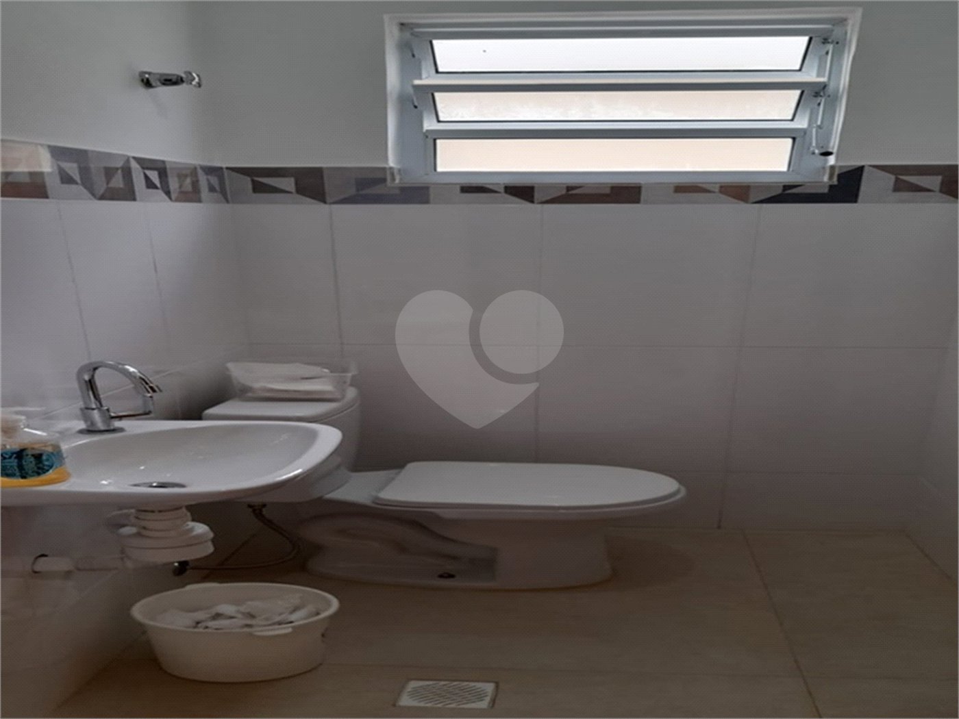Sobrado à venda com 3 quartos, sendo 1 suíte, em Parque Peruche, São Paulo, SP