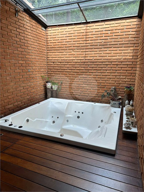 Casa à venda com 4 quartos, sendo 2 suítes,  no condomínio Chacara Marques, Santana de Parnaíba - SP