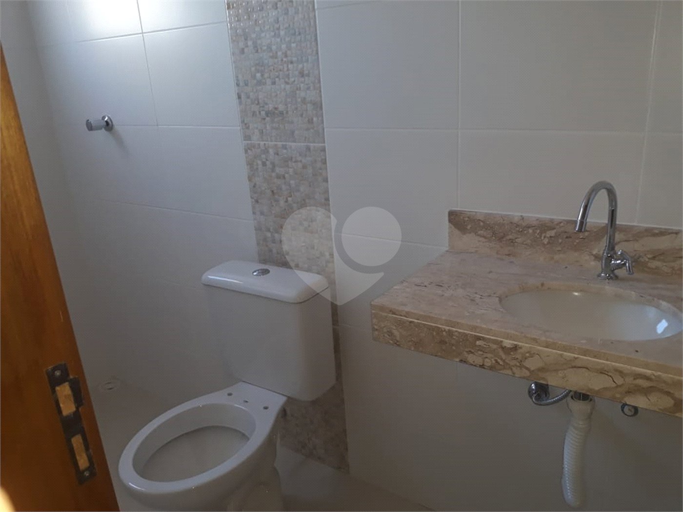 Casa à venda ou para alugar com 3 quartos, sendo 1 suíte, no condomínio martinha, São Paulo - SP