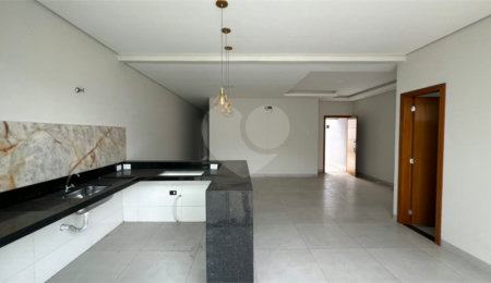 Casa Térrea à venda com 3 quartos, sendo 1 suíte,  em Jardim Califórnia, Cuiabá, MT