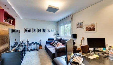 Casa à venda com 4 quartos, sendo 3 suítes,  no condomínio Vila Hípica, São Paulo - SP