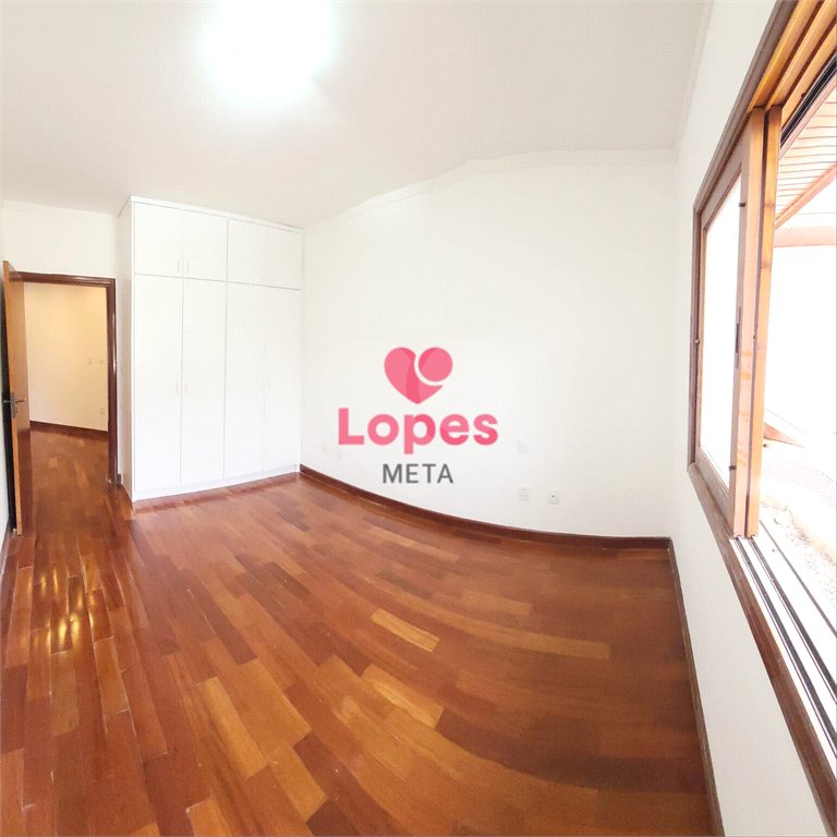 Casa à venda com 4 quartos, sendo 2 suítes, no condomínio Colinas, São José dos Campos - SP