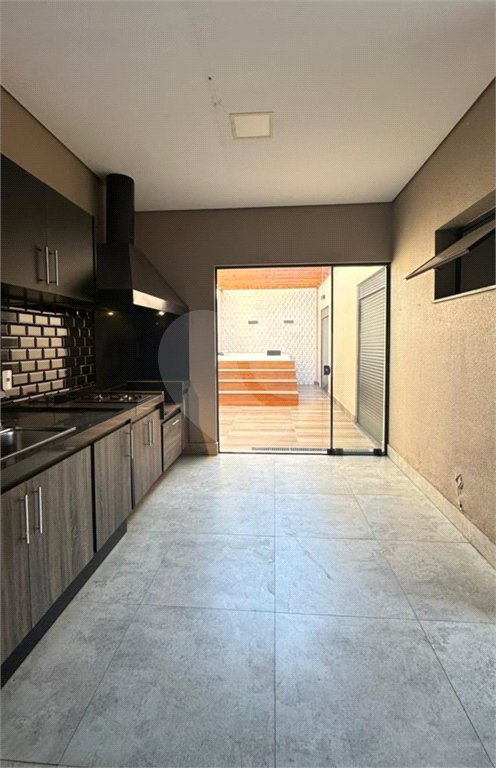 Casa à venda com 3 quartos, sendo 2 suítes, no condomínio Residencial Maria Dulce, Indaiatuba - SP